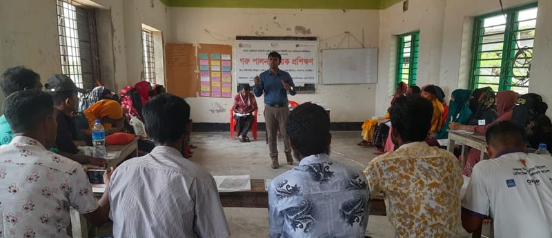 শ্যামনগরের গাবুরাতে পরিবারে আয় বাড়াতে ২৫ জন নারী-পুরুষকে গরু পালন বিষয়ক প্রশিক্ষণ