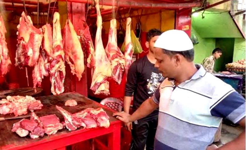 সাতক্ষীরায় পূর্ব ঘোষণা ছাড়ায় গরুর মাংসের দাম বৃদ্ধি, ক্রেতাদের মধ্যে অসন্তোষ, দুশলেন প্রাণিসম্পদ অফিসকে
