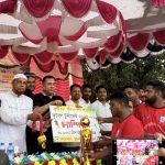 সুবিধাবঞ্চিত খেলোয়াড়দের পাশে দাঁড়াতে ক্রীড়া সামগ্রী বিতরণের ঘোষণা মিঠু খানের