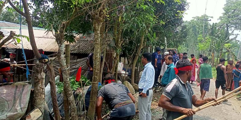 ফয়জুল্যাপুরে দুই ভূমিহীন পরিবারকে উচ্ছেদ করায় খোলা আকাশের নিচে মানবেতর জীবনযাপন