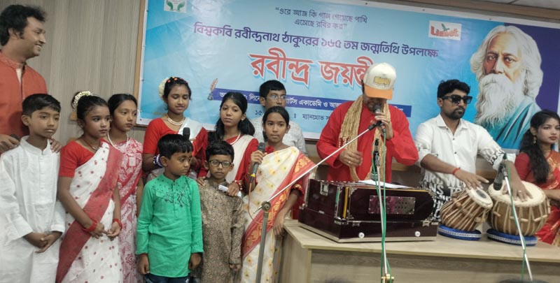 গানে ও ছন্দে কবিপ্রণাম: সাতক্ষীরায় বৈশাখের বিদায়লগ্নে রবীন্দ্র-স্মরণ