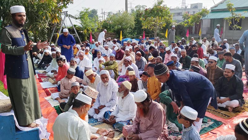 ত্যাগের মহিমায় সাতক্ষীরাজুড়ে পালিত হচ্ছে পবিত্র ঈদুল আজহা