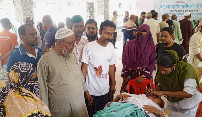 আন্তর্জাতিক শ্রমিক দিবস উপলক্ষে সাতক্ষীরায় দিনব্যাপী ফ্রি চক্ষু চিকিৎসা ক্যাম্প