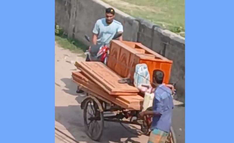 কলারোয়ায় দোকান দখলকে কেন্দ্র করে নারী নির্যাতন ও ৮০ লাখ টাকার মালামাল লুটের অভিযোগ