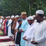 পরিবারের সাথে ঈদের নামাজ আদায় করলেন কাটার মাস্টার মুস্তাফিজুর রহমান