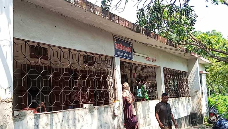 সাতক্ষীরা সদর হাসপাতালের ডায়রিয়া ওয়ার্ডে অস্বাস্থ্যকর পরিবেশে চলছে চিকিৎসাসেবা