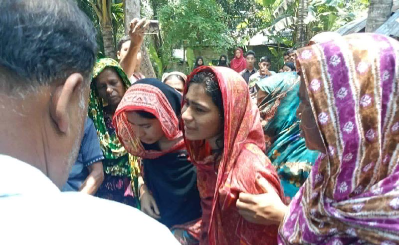 লেবাননে ইসরায়েলি ড্রোন হামলায় নিহত দুই পরিবারের চলছে শোকের মাতম