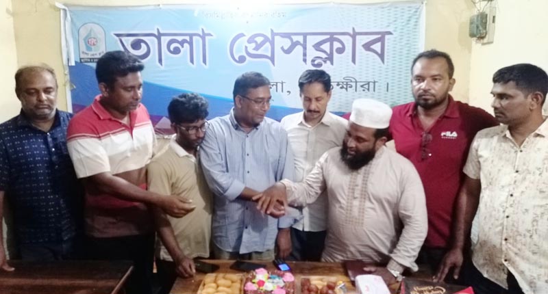 তালা প্রেসক্লাবের সভাপতি সেলিম হায়দারের জন্মদিন উদযাপন