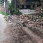 দক্ষিণ কামালনগরে সাতক্ষীরা পাউবো’র ঝুকিপূর্ণ প্রাচীর এখন জনগণের মরণ ফাঁদ