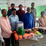 শ্যামনগরের গাবুরাতে দুর্যোগে আগাম সতর্কতা ও উদ্ধার অভিযানের জন্য সরঞ্জামাদি বিতরণ