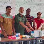 শ্যামনগরের গাবুরাতে প্রাথমিক স্বাস্থ্য সেবা নিশ্চিত করতে ১৫ জন স্বাস্থ্য স্বেচ্ছাসেবককে স্বাস্থ্য উপকরণ বিতরণ