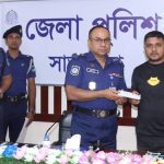 সাতক্ষীরায় পুলিশ কর্তৃক উদ্ধারকৃত মোবাইল ফোন ও বিকাশের টাকা প্রকৃত মালিকদের নিকট হস্তান্তর
