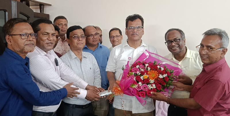সাতক্ষীরা জেলা পরিষদের প্রশাসক হাবিবুল ইসলাম হাবিবকে প্রাথমিক শিক্ষা পরিবারের শুভেচ্ছা