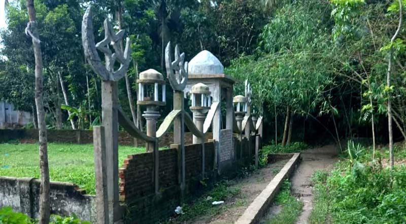 তালায় ঈদগাহের প্রাচীর নির্মাণে সরকারি রাস্তা বাধাগ্রস্তের অভিযোগ