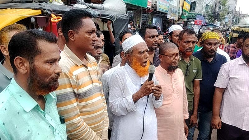 মজনু সরদারের ‘অবৈধ’ বহিষ্কারাদেশ প্রত্যাহার ও শ্রমিক ইউনিয়নে হস্তক্ষেপ বন্ধের দাবিতে বিক্ষোভ সমাবেশ