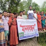 শ্যামনগর রমজাননগরে মাদার নদীতে অবস্থিত বাঁশের স্যাকোটি ব্রীজ করার দাবীতে মানববন্ধন