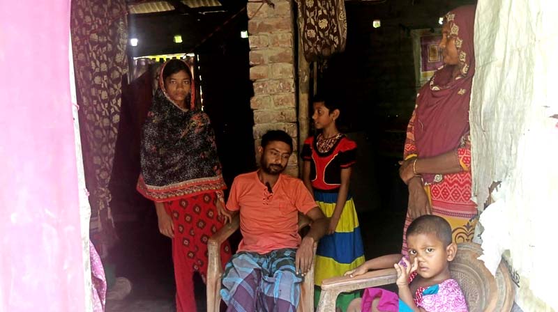 টাকার অভাবে থমকে আছে দিনমজুর রমজান আলীর চিকিৎসা, মানবিক সহায়তার আবেদন