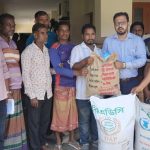 সাতক্ষীরায় কৃষকদের মাঝে কৃষি প্রণোদনা কর্মসূচির আওতায় বীজ ও সার বিতরণ