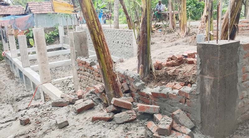 আদালতের নিষেধাজ্ঞা উপেক্ষা করে দোকানঘর ভাঙচুরের অভিযোগ