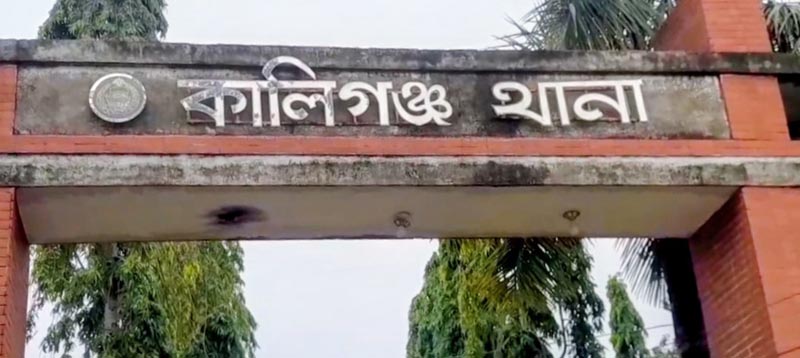 কালিগঞ্জ থানার ভবন ভাঙতে গিয়ে ককটেল বিস্ফোরণ, দুই শ্রমিক আহত