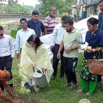 সাতক্ষীরা জেলা প্রশাসন ও সাতক্ষীরা পৌরসভার যৌথ উদ্যোগে প্রাণসায়ের খালধারে বৃক্ষরোপণ কর্মসূচির উদ্বোধন