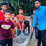 কাথন্ডায় শিশু-কিশোর ও যুবকদের উদ্যোগে সংস্কার হচ্ছে জরাজীর্ণ ফুটবল মাঠ