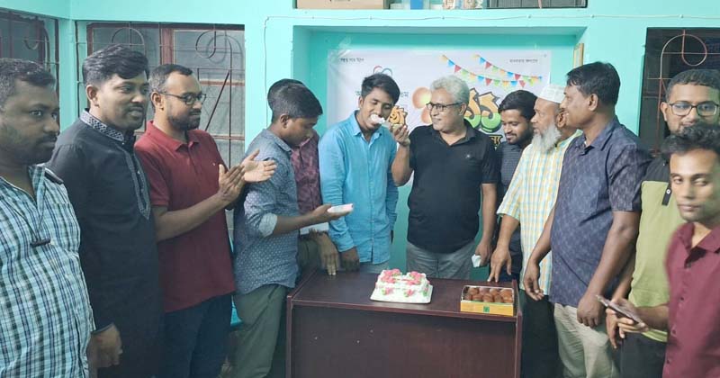 আবৃত্তি-আলোচনা-কেক কেটে ‘আমরা বন্ধু’র ১১তম প্রতিষ্ঠাবার্ষিকী উদযাপন