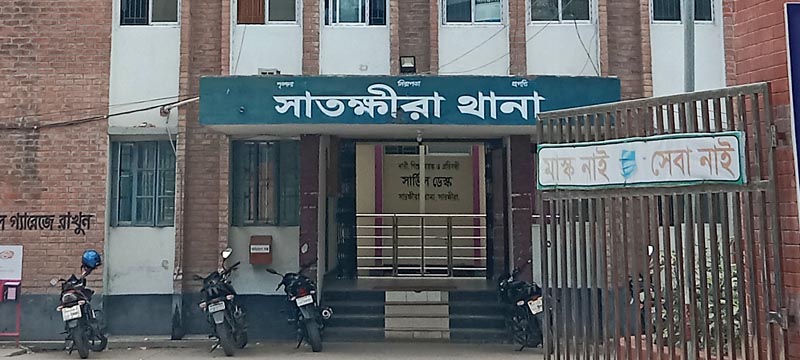 সাতক্ষীরায় কোরেক্স মাদকসহ দুই পুলিশ সদস্য গ্রেপ্তার