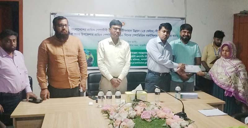 সাতক্ষীরায় প্রান্তিক পেশাজীবীদের ১০ দিনব্যাপী সফটস্কিলস প্রশিক্ষণের সমাপনী
