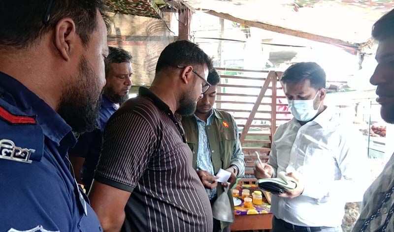 সাতক্ষীরায় মিষ্টির কারখানায় ভোক্তা অধিকারের অভিযান, দুই প্রতিষ্ঠানকে জরিমানা