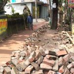 সাতক্ষীরায় চাঁদা না পেয়ে চলাচলের রাস্তা বন্ধ ও প্রাচীর ভাঙচুরের অভিযোগ
