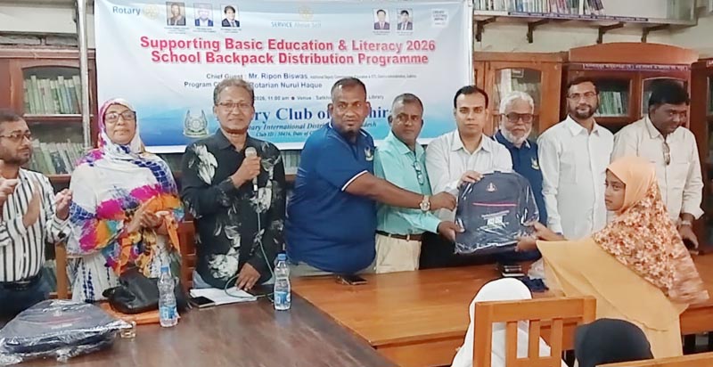 রোটারী ক্লাবের উদ্যোগে  উদ্যোগেঅসচ্ছল-মেধাবী শিক্ষার্থীদের মাঝে ব্যাগ ও শিক্ষা উপকরণ বিতরণ