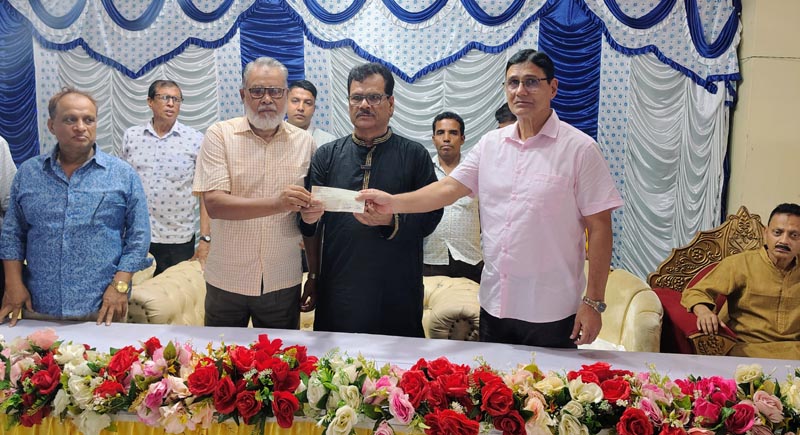পুরাতন সাতক্ষীরা মায়ের বাড়ি মন্দির পরিদর্শন করলেন জেলা পরিষদের প্রশাসক হাবিব