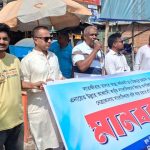 সাংবাদিকদের বিরুদ্ধে আপত্তিকর মন্তব্য এবং সাংবাদিককে গুলি করে হত্যার প্রতিবাদে সাতক্ষীরায় মানবন্ধন