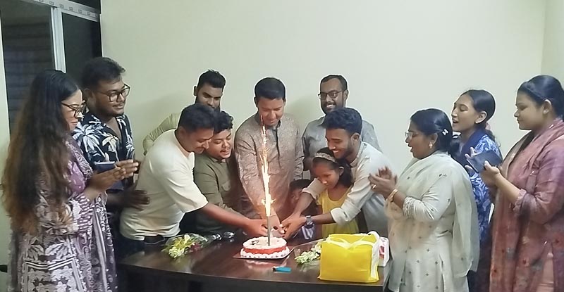 সাতক্ষীরায় আনন্দমুখর পরিবেশে বন্ধুসভার সভাপতি মৃত্যুঞ্জয় ও সদস্য শিফাতের জন্মদিন পালন