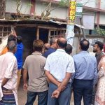 তালা বাজারে ফুটপাত, ড্রেন ও খালের ওপর অবৈধ দোকান উচ্ছেদ