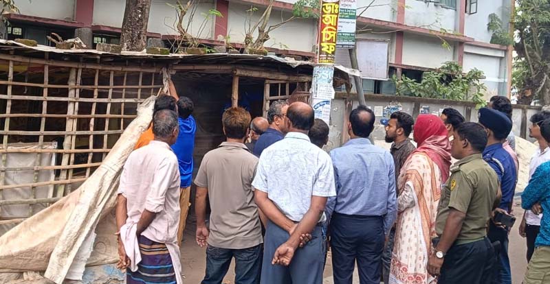 তালা বাজারে ফুটপাত, ড্রেন ও খালের ওপর অবৈধ দোকান উচ্ছেদ